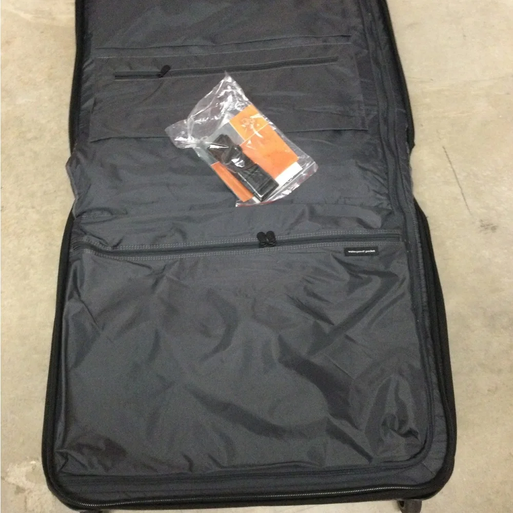 Black Men's Travel Garment Bag with Front Quick-Access Pocket